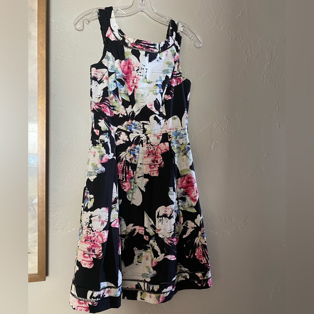 White House Black Market|4| “Faille Firl” in black & parasol pink. NWT. - Picture 6 of 9